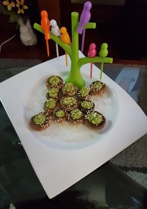 Una foto de Champiñones al pil pil rellenos de palta