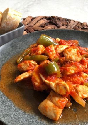 Una foto de Solomillitos de pollo entomatados en Olla FussionCook FC7 Smart