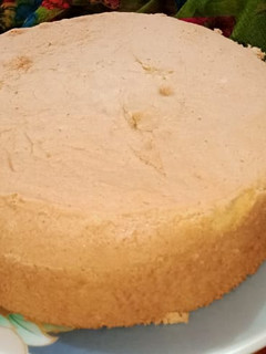 A picture of Golden vanilla sponge cake.