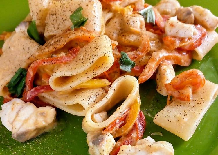 Calamarata con Ombrina Rossa, Peperoni e Basilico