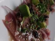 Una foto de atun ajonjoli