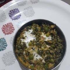 A picture of Methi matar malai.
