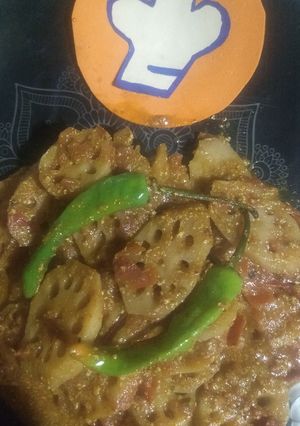 A picture of Lotus with green chilli.
