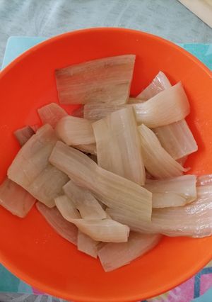 Una foto de Ensalada de tallos de acelga