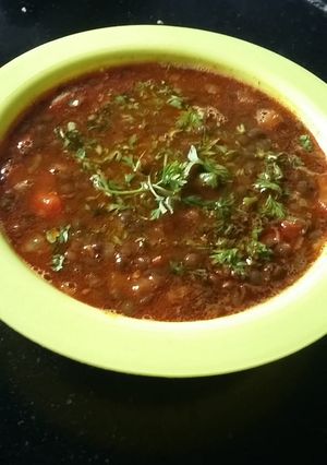 A picture of Akhha masoor Dal (black gram lentils).