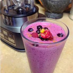 A picture of Berry Lemon Smoothie with Whey Protein & Collagen Peptides.