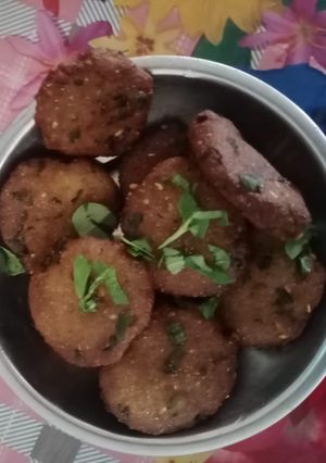 A picture of #Ga 4# week 19 # Methi Vada.
