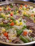 Paella de carne posta rosada