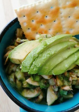 Una foto de Aguachile vegano🥗🍄🥑