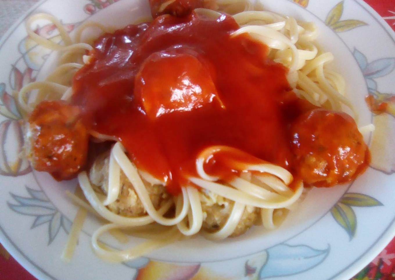 Tallarines con albóndigas de calabacín