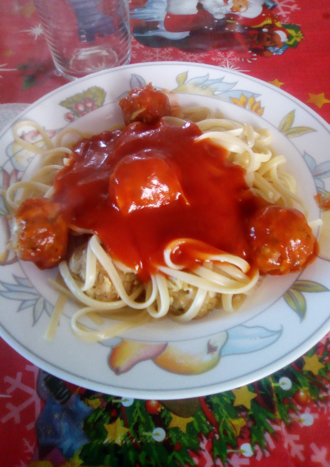 Una foto de Tallarines con albóndigas de calabacín