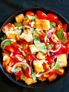 Une photo de Panzanella