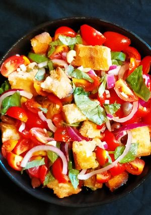 Une photo de Panzanella