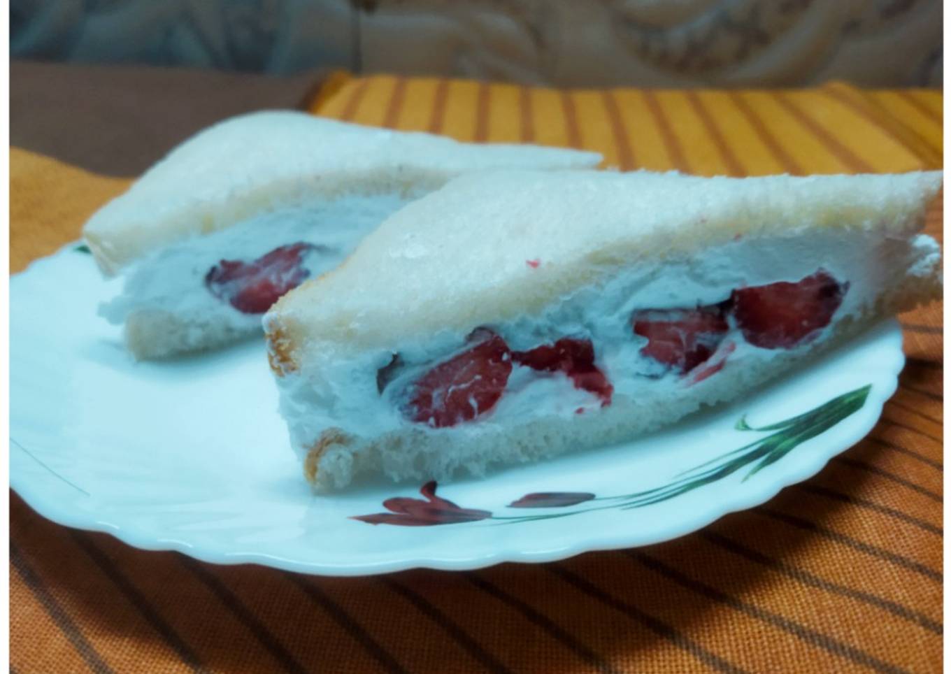 Strawberries🍓 Sandwich