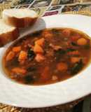 Sopa de salchichas y lentejas