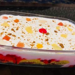 A picture of Custard Trifle 😋.