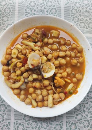 Una foto de Garbanzos con Pescado