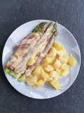 Überbackener Spargel in Schinken gewickelt mit Sauce Hollandaise