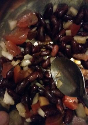Una foto de Porotos Colorados en Salsa Criolla