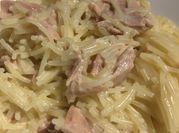 Una foto de fideos con atun