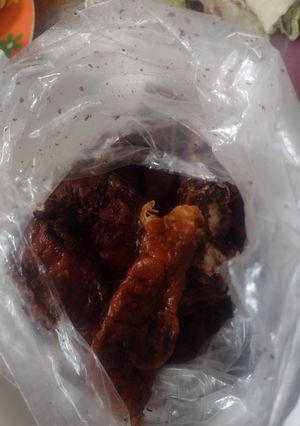 Una foto de Tacos de chicharrón con salsa cruda de jitomate
