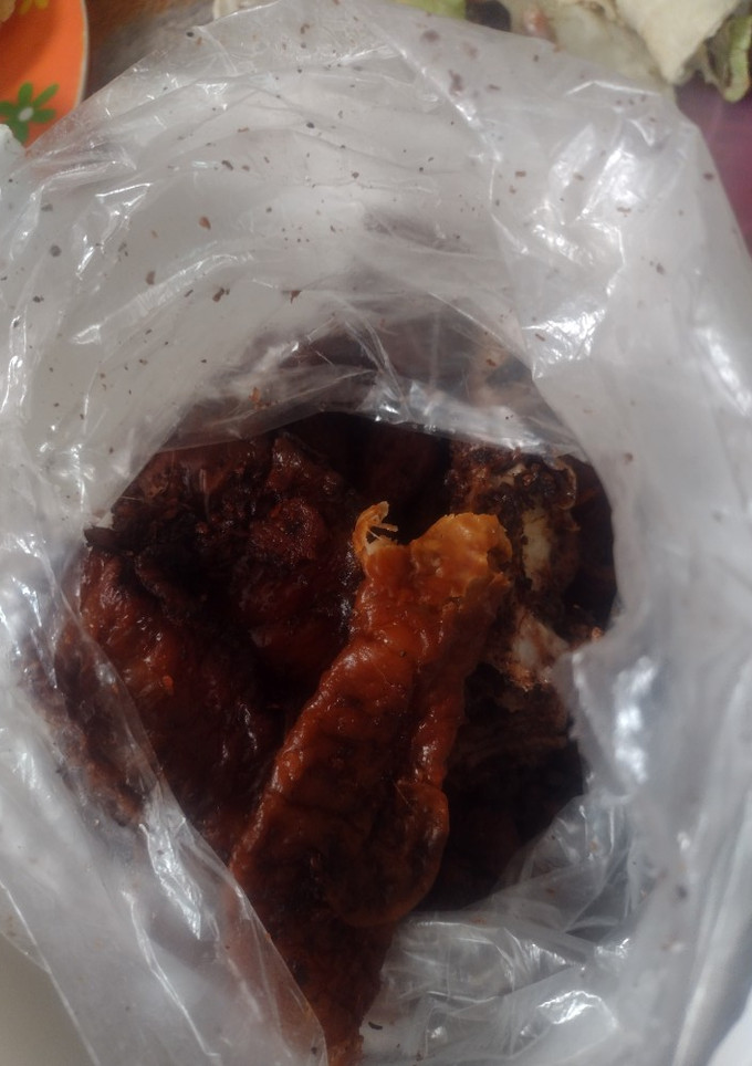 Una foto de Tacos de chicharrón con salsa cruda de jitomate
