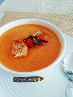 Una foto de Crema Casera de Tomate 🍅 fresco