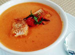 Una foto de Crema Casera de Tomate 🍅 fresco
