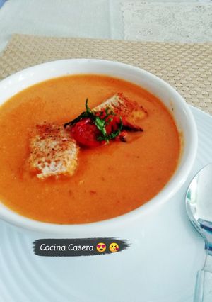 Una foto de Crema Casera de Tomate 🍅 fresco