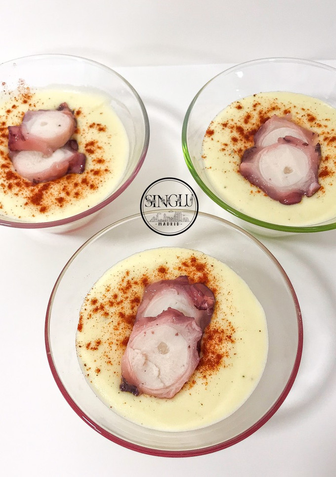 Una foto de Emulsión de patata y pulpo Thermomix