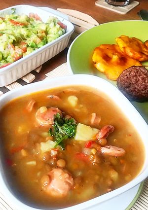 Una foto de Sopa de Lentejas con chorizo 🍲