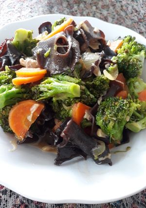 Foto resep Tumis brokoli ayam jamur