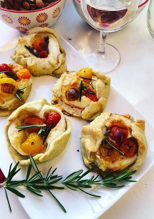 Une photo de Mini tartes rustiques tomates cerises et chèvre