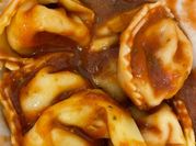 Una foto de salsa tomate para tortellini