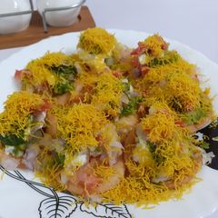A picture of Sev puri.