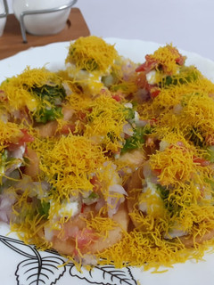 A picture of Sev puri.