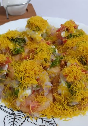 A picture of Sev puri.