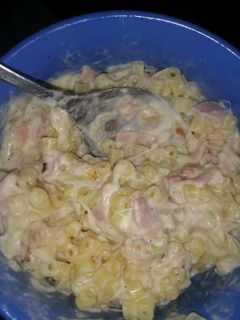 Una foto de Fideo cortadito con salsita de jamón y queso