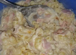 Una foto de Fideo cortadito con salsita de jamón y queso