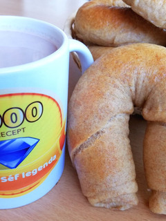 Teljes kiőrlésű vajaskifli 🥐 recept fotója