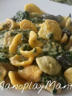 Una foto de Arcobalenos con espinacas a los 4 quesos en GME, F y G y Tradicional