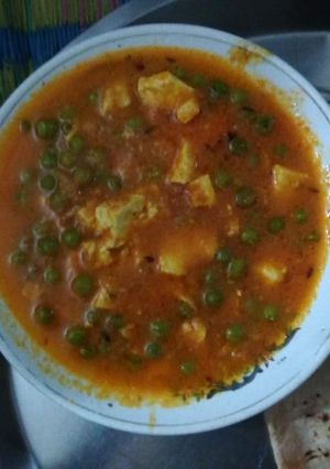 A picture of Matar paneer.