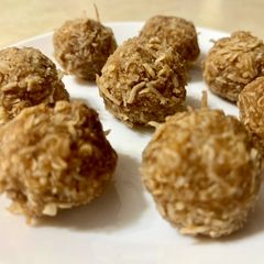 A picture of No Bake Coconut Balls.