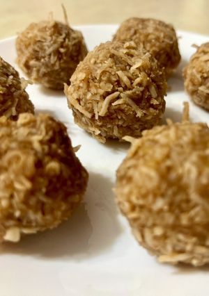A picture of No Bake Coconut Balls.