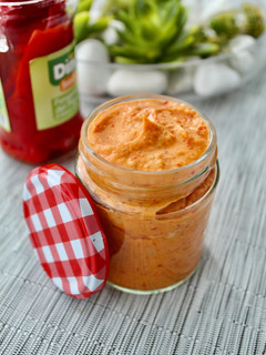 Una foto de Hummus de pimiento del piquillo 🌶