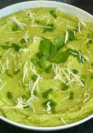 A picture of Mediterranean Green Goddess Hummus.
