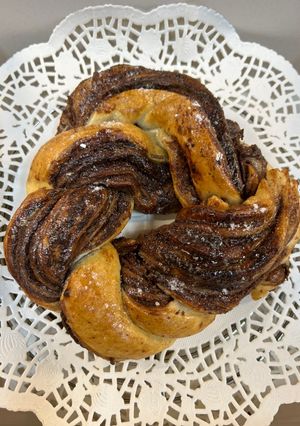 Una foto de Trenza de hojaldre, Nutella/Nocilla y almendras en Airfryer Cosori