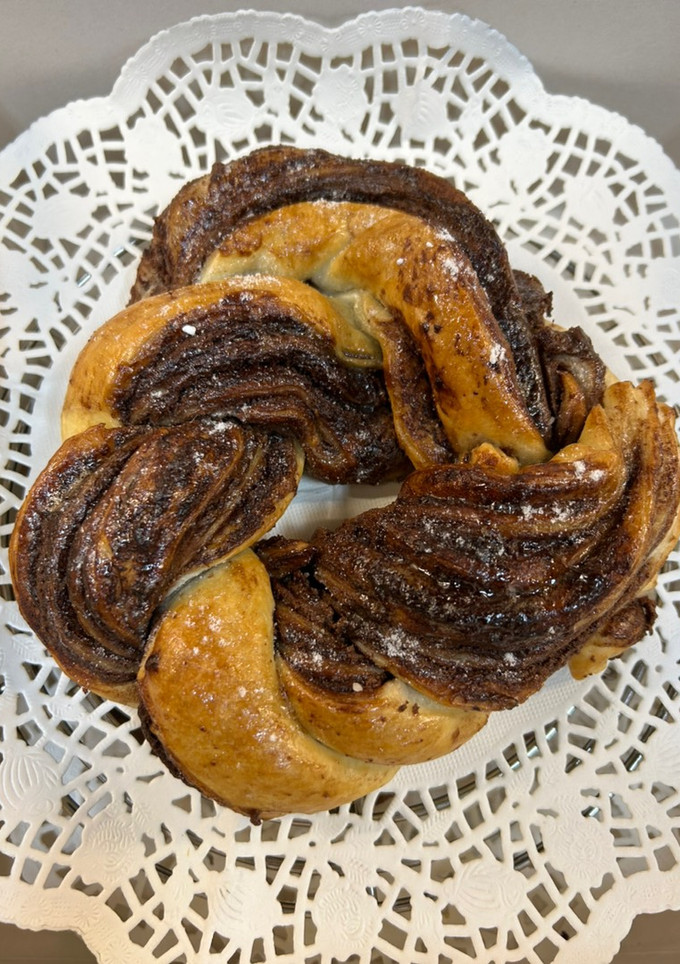 Una foto de Trenza de hojaldre, Nutella/Nocilla y almendras en Airfryer Cosori