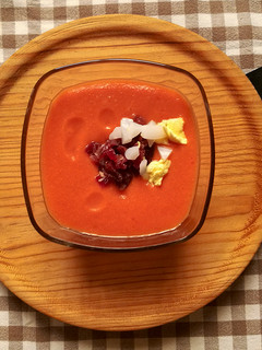 Una foto de Salmorejo con fresas