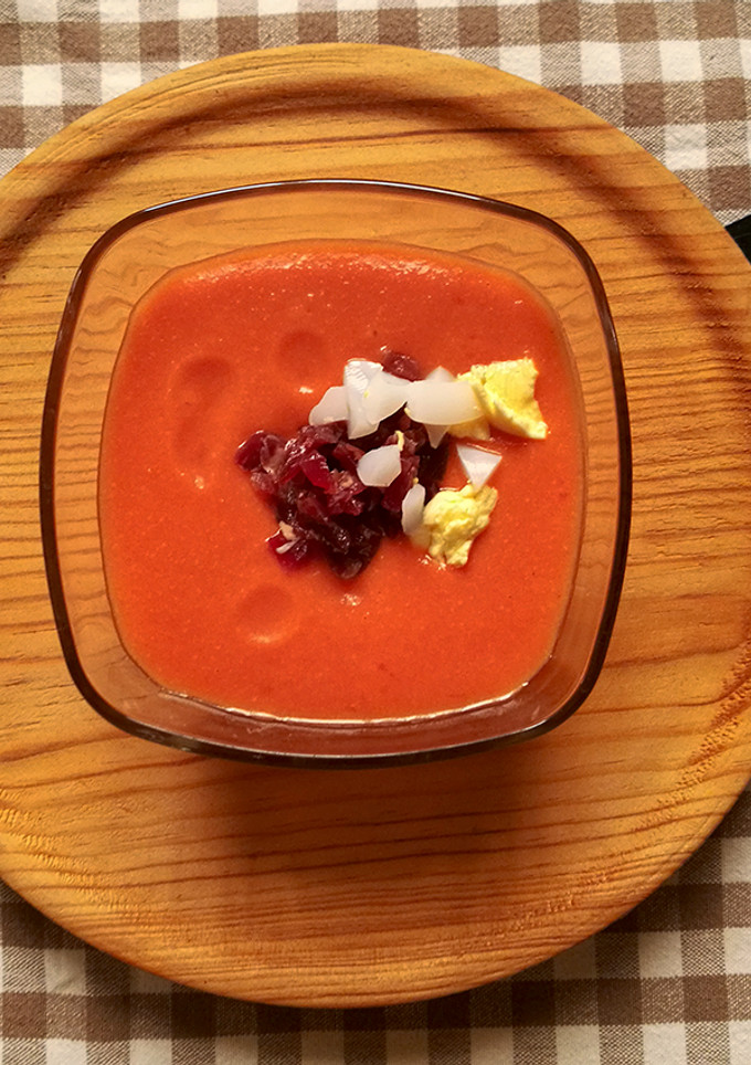 Una foto de Salmorejo con fresas